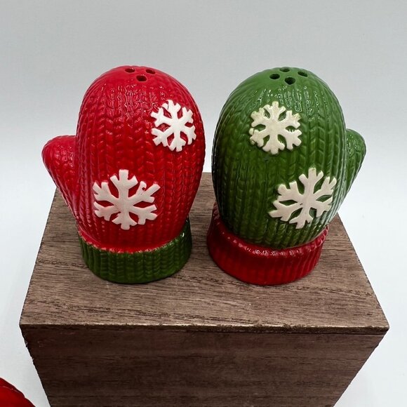 Home essentials mitten mugs cups salt and pepper set red green Holiday Winter - Picture 2 of 14